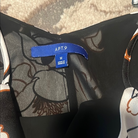 Apt. 9 Black and White Sleeveless Camisole with Spaghetti Straps lined - Picture 2 of 4